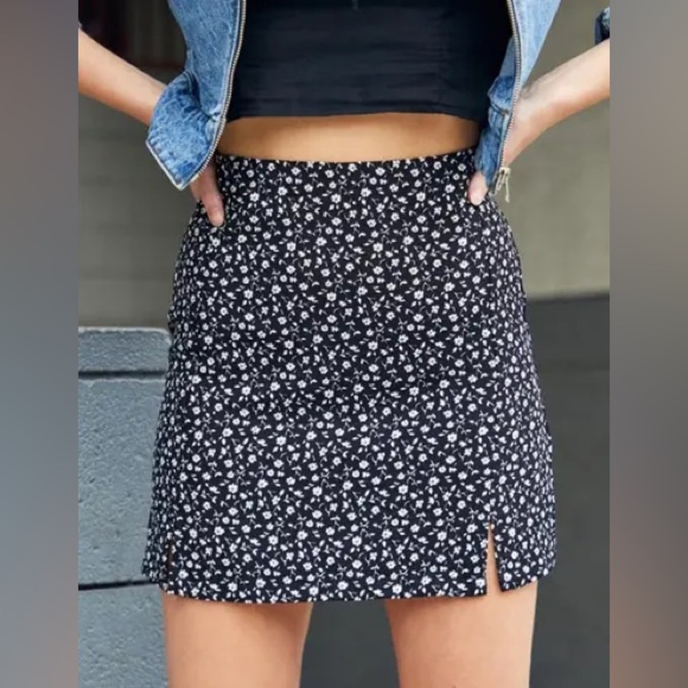 Brandy Melville/John Galt Cara Floral Mini Skirt - Navy